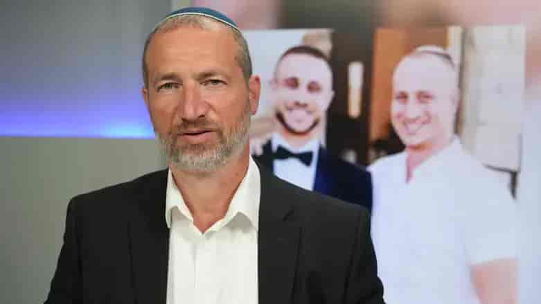 Rabbi Shmuel Slotki background