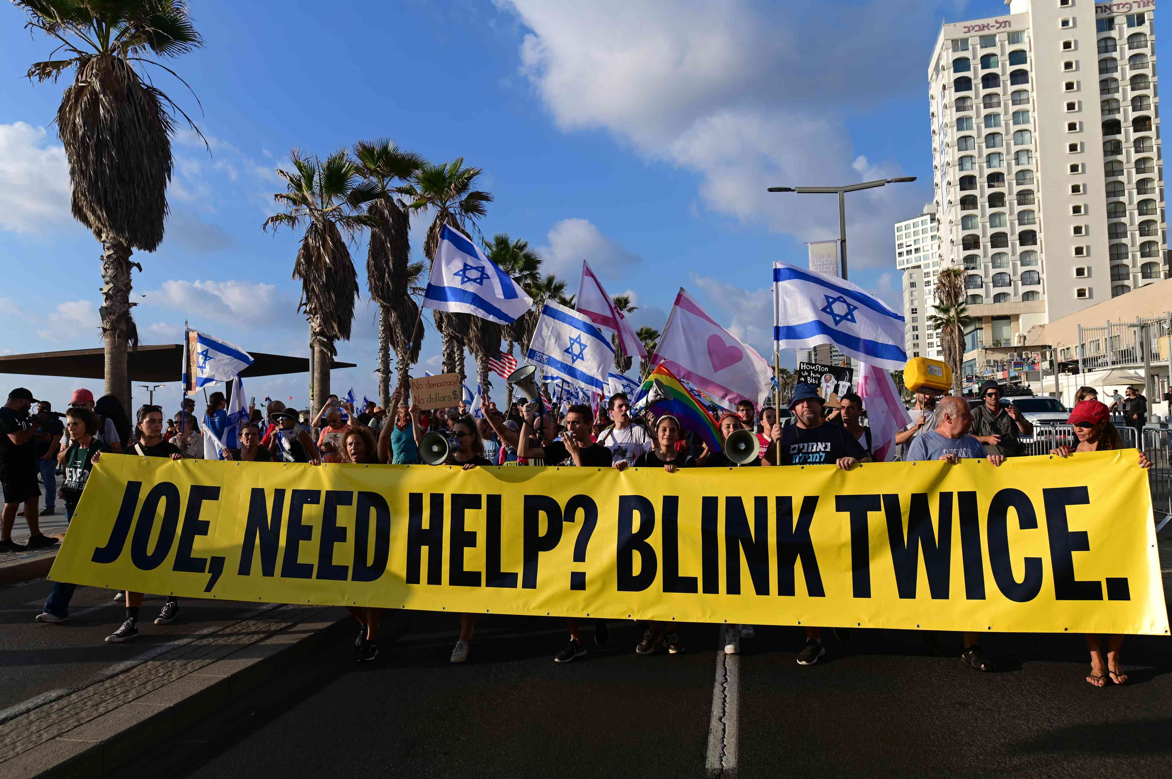 Anti-overhaul activists protest outside the US Embassy in Tel Aviv, as Israeli PM Netanyahu meets with US President Biden, in NYC, September 20, 2023. background