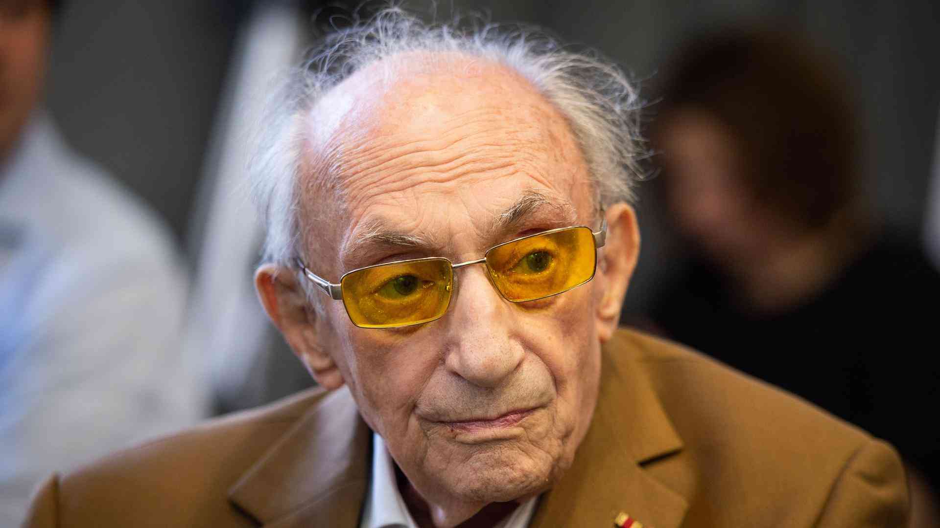 Holocaust survivor Walter Frankenstein, may his memory be a blessing background