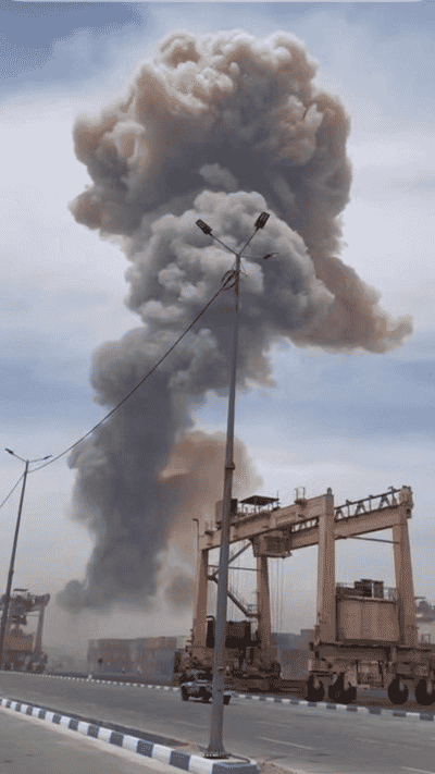 Explosion at Iranian port background