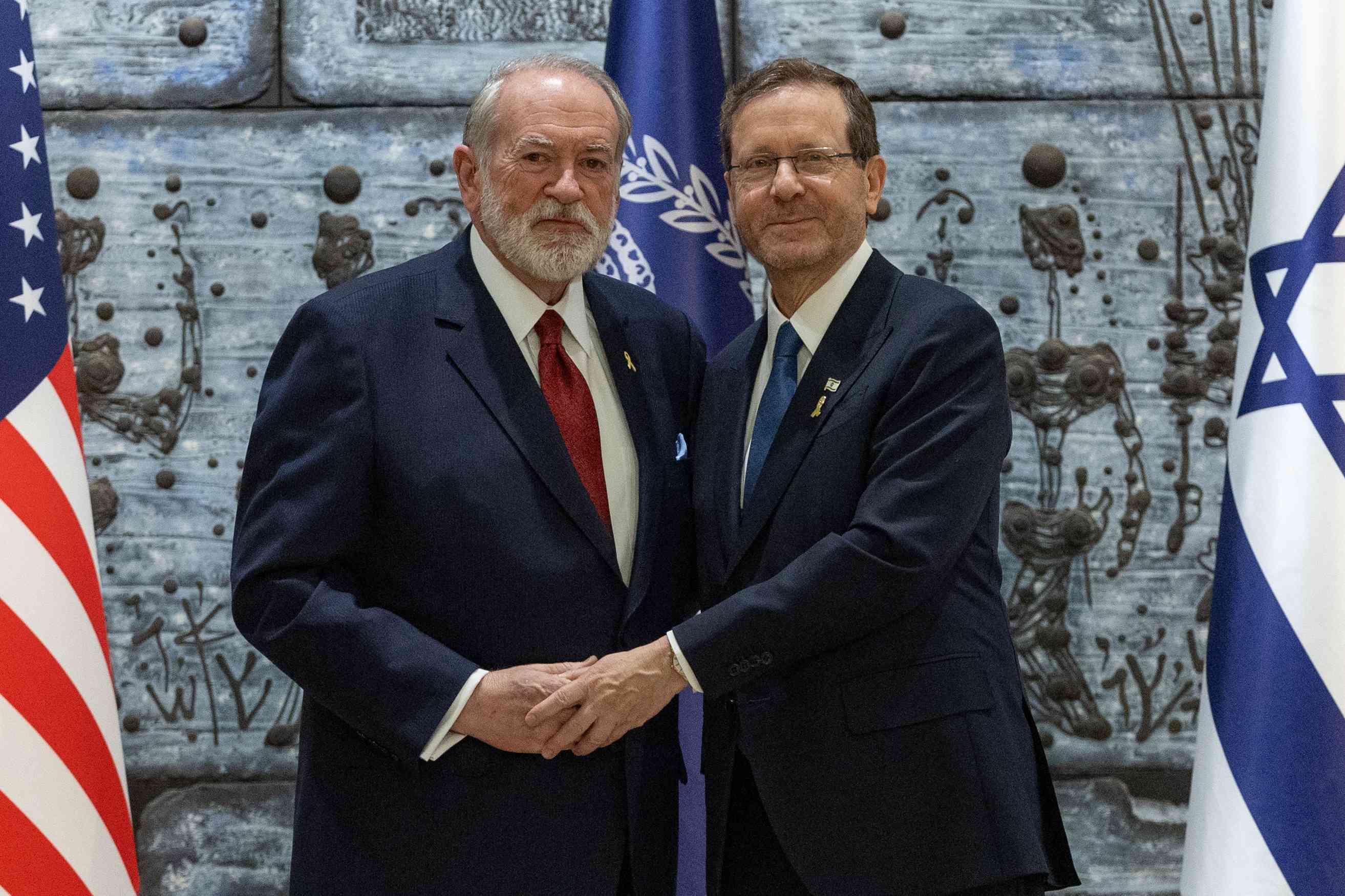 Huckabee and Herzog. background