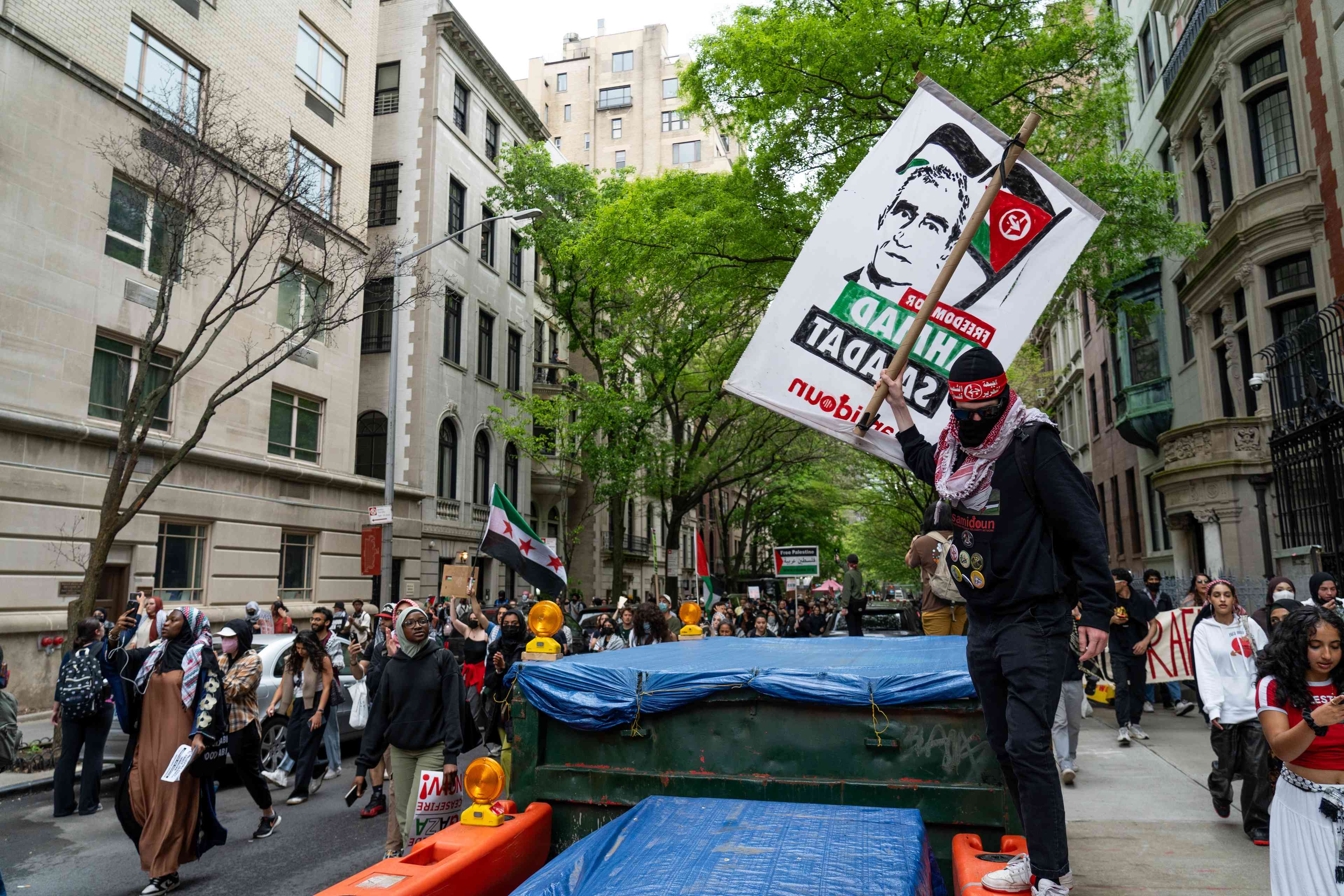 Pro-Palestinian protestors near the Met Gala background