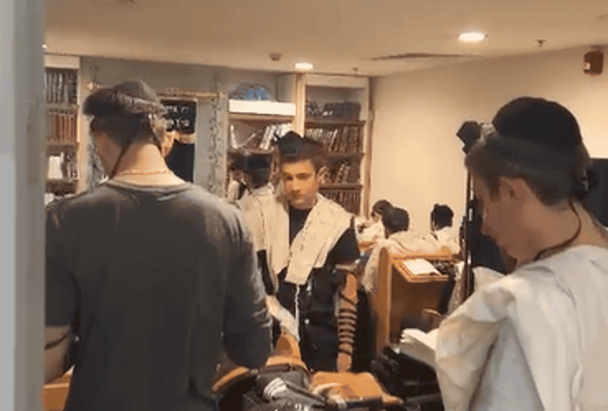 Haredim stuck in Ethiopian airport background