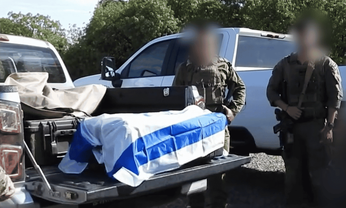 Saying kaddish for fallen soldier Tzvi Feldman. background