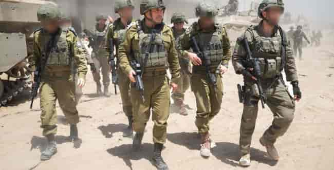 Eyal Zamir touring the battlefield. background