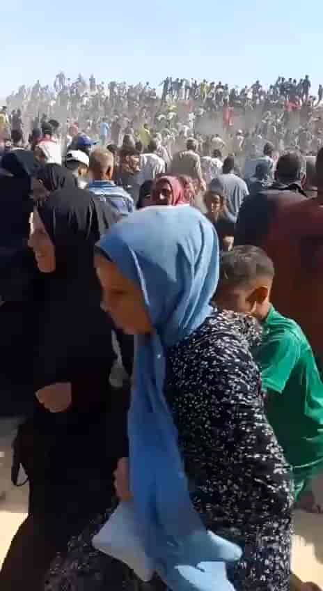 Gazans mobbing the aid station. background