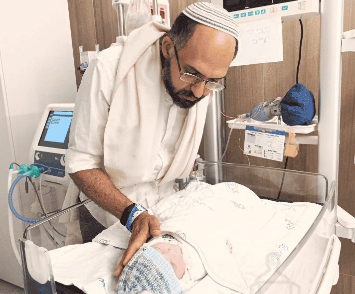 Hananel Gez fait ses adieux définitifs à son fils Ravid Chaim