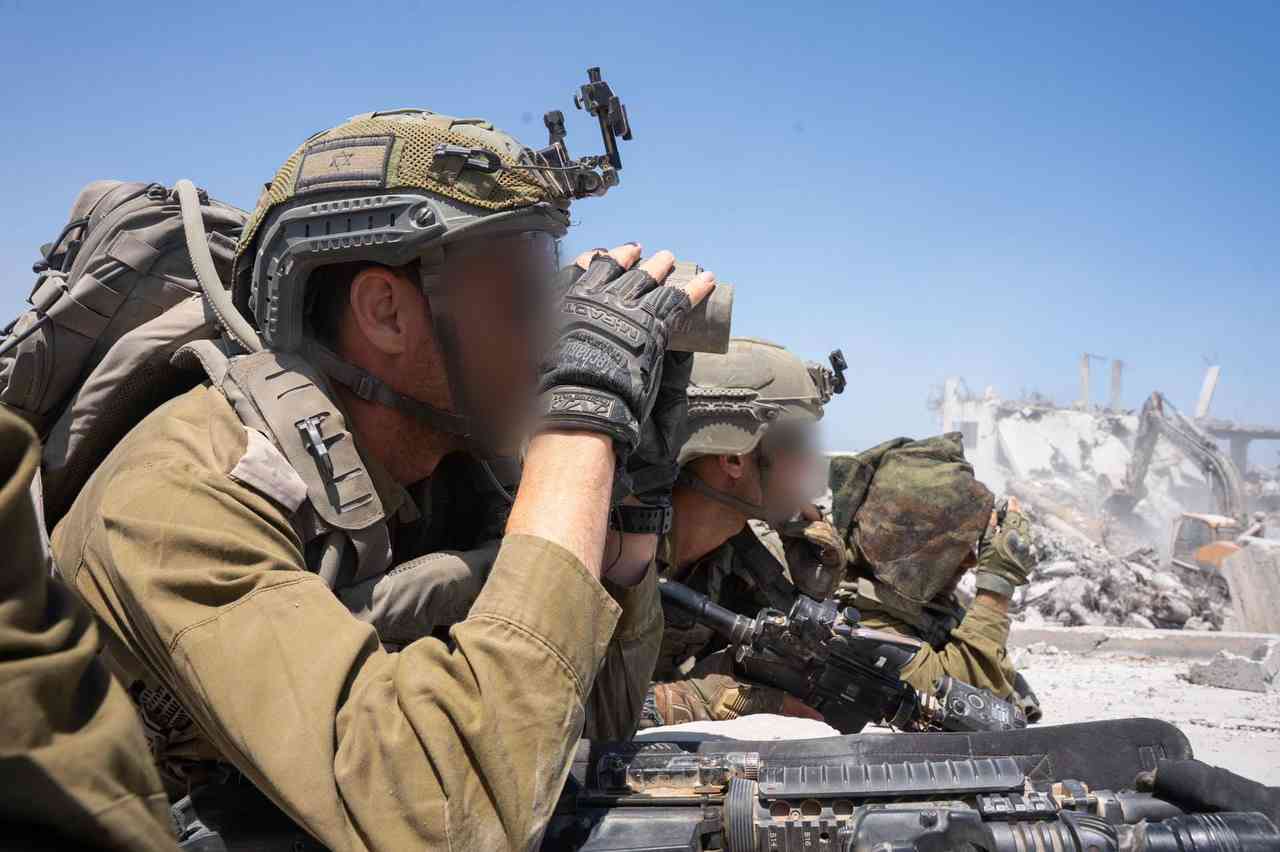 IDF soldiers in Gaza. background