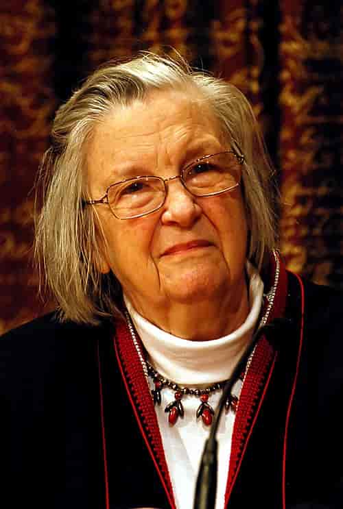 Elinor Ostrom background