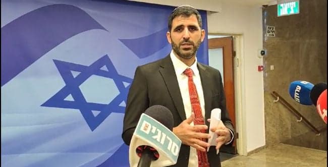 Minister Shlomo Karahi