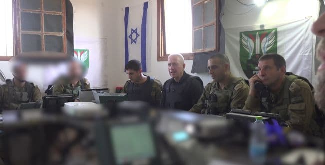 Gallant briefing the troops. Gallant briefing the troops.
