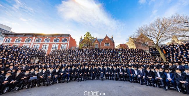 The traditional picture at the Beit Midrash of the Lubavitcher Rebbe