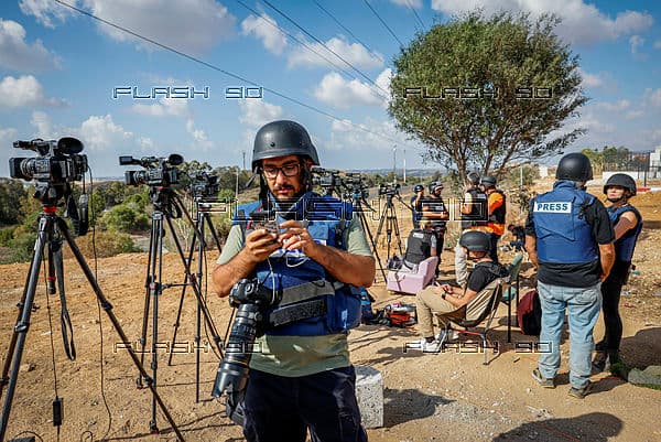 Journalists during Operation Swords of Iron. Illustration.