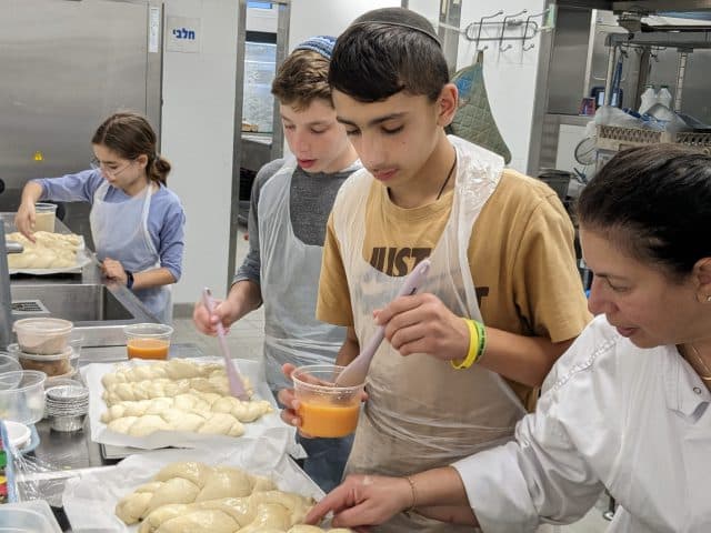 Men and women on the challah line. Men and women on the challah line.