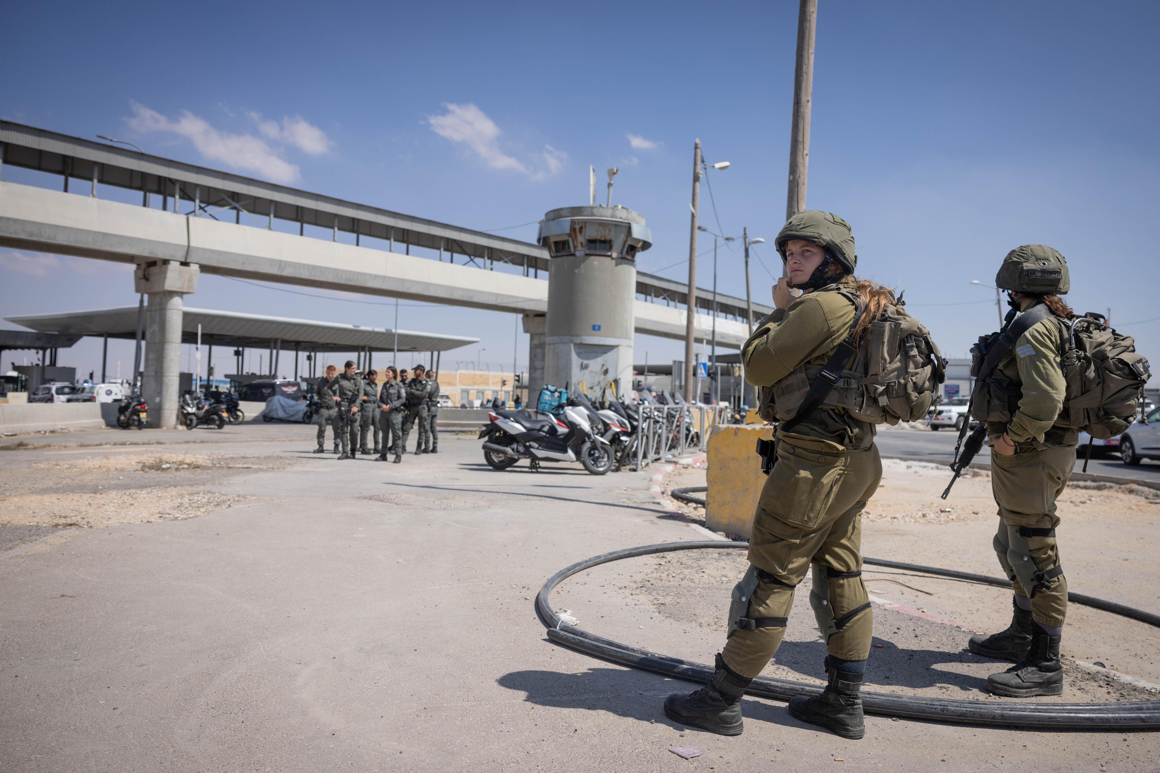 Archive, Qalandiya crossing.