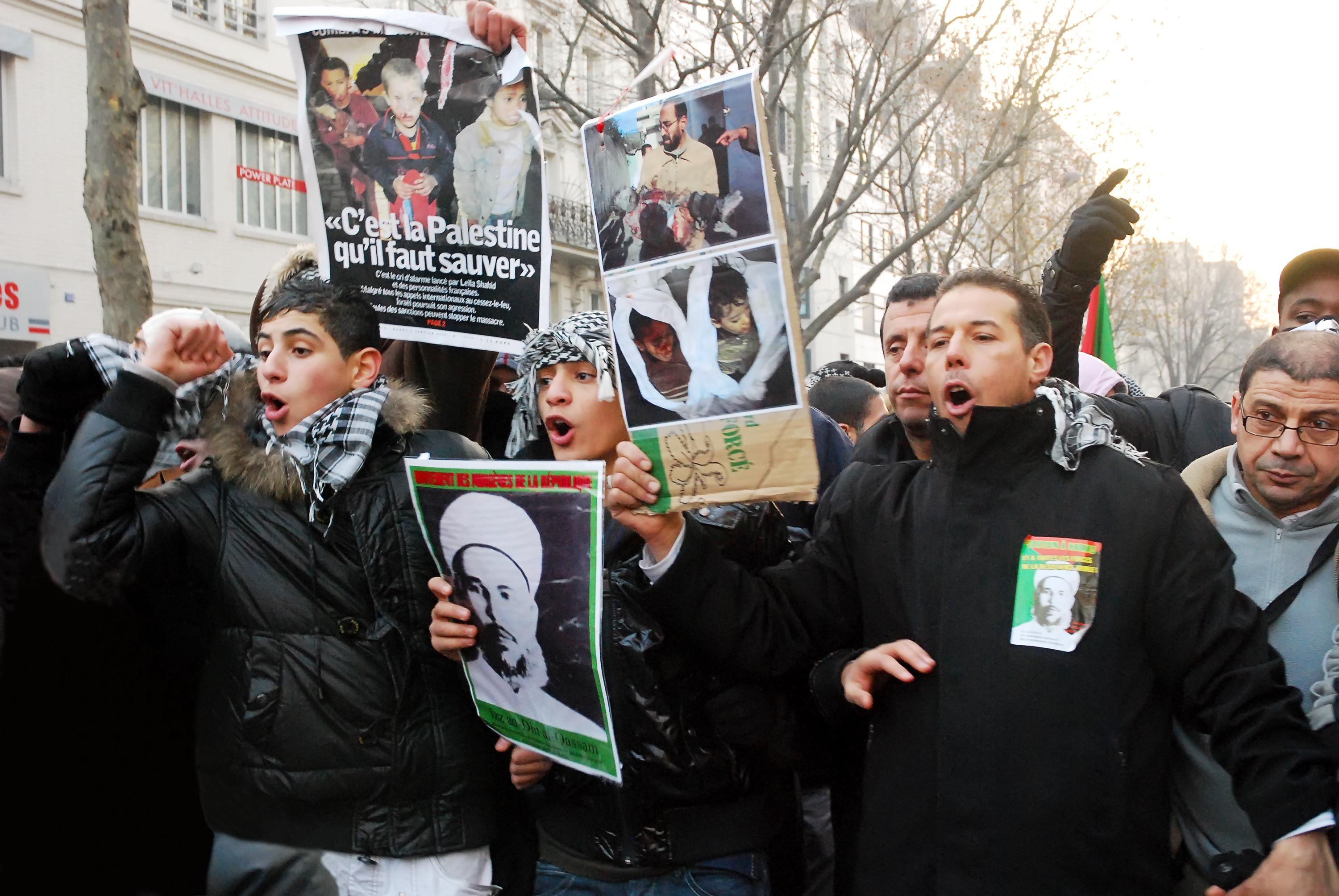 Opposed to Israel's war, divided on Hamas' actions. French Muslims protesting a previous round of conflict in Gaza. Opposed to Israel's war, divided on Hamas' actions. French Muslims protesting a previous round of conflict in Gaza.