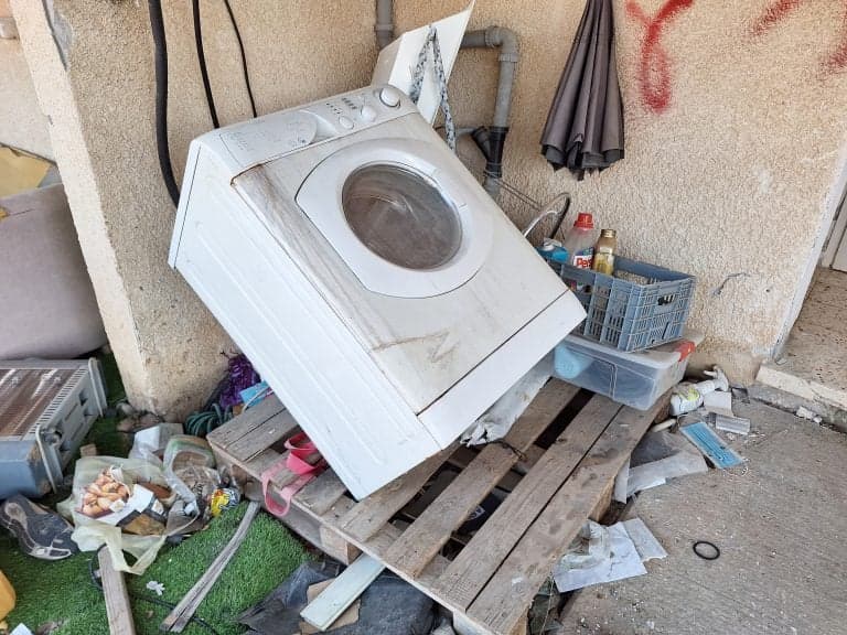 Tossed washing machine Tossed washing machine