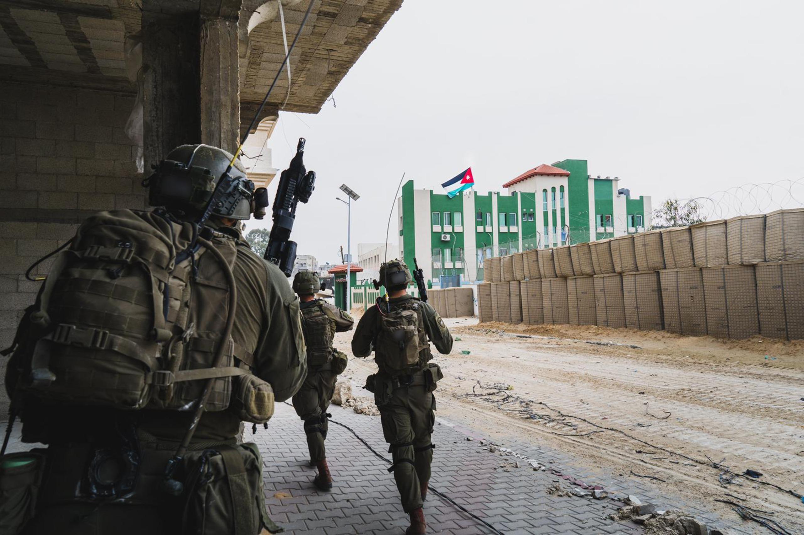 Maglan units sweeping Khan Yunis for terrorists and weapons.