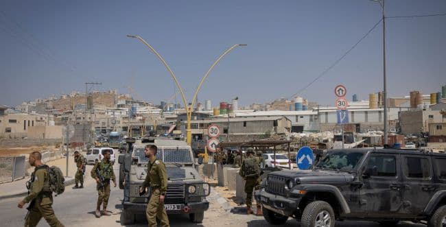 IDF soldiers near Hebron IDF soldiers near Hebron