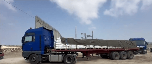 Trucks bringing in aid via Erez crossing.