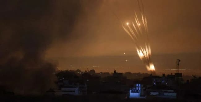 Hamas rocket salvo. Archive.