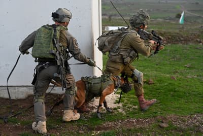 Officers of the Nachal brigade train with Israeli soldiers from the Oketz unit 