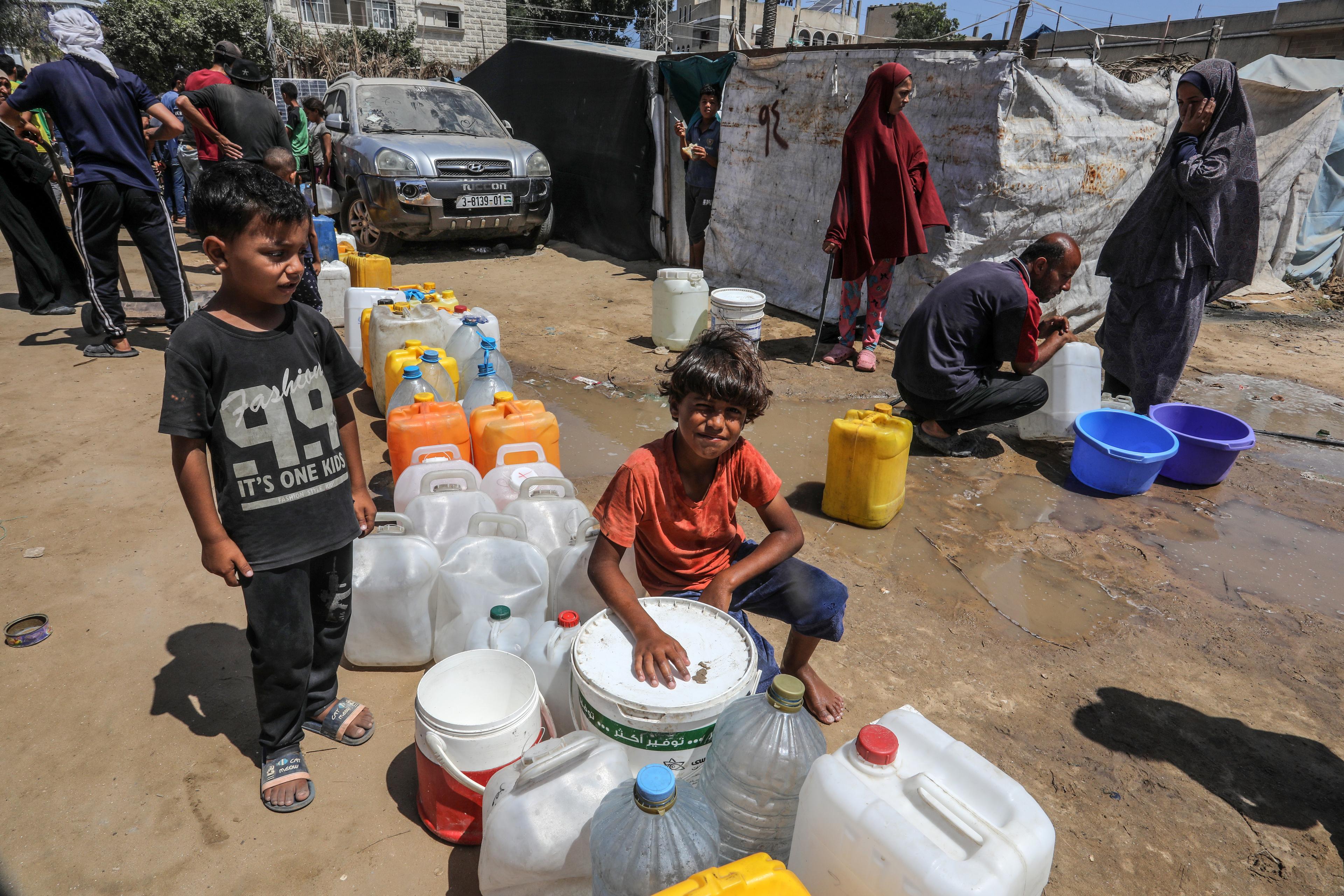 Aid delivered in Deir el-Balah. Illustration.
