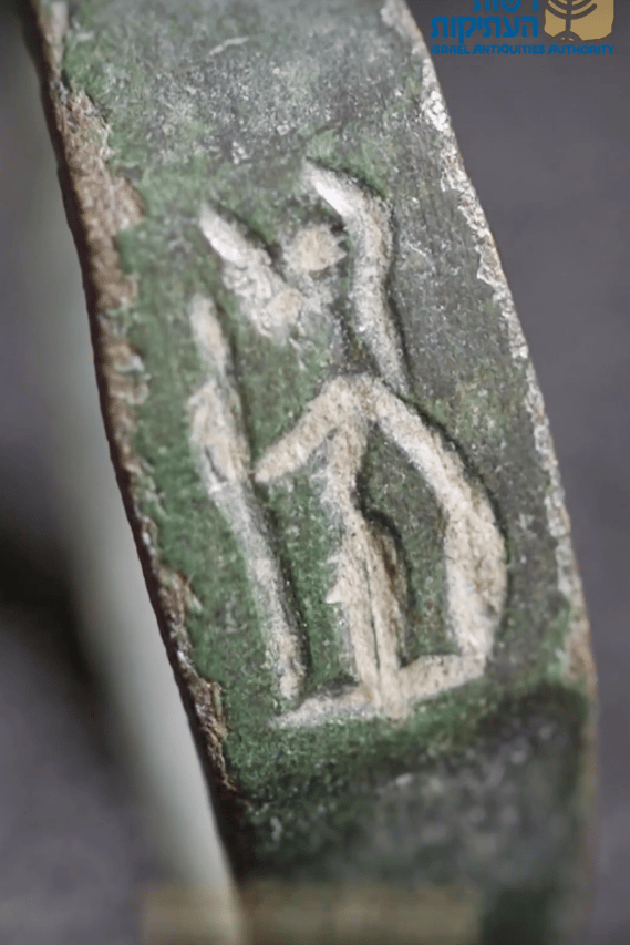 Ancient ring discovered on Mount Carmel Ancient ring discovered on Mount Carmel