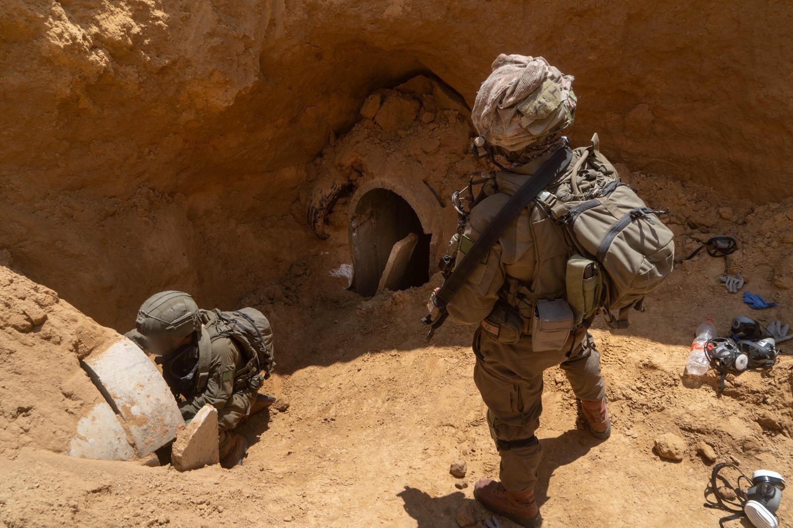 Extracting hostage bodies from tunnels. Extracting hostage bodies from tunnels.