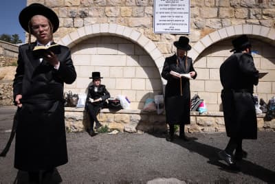 Ultra orthodox Jews of the Chassidic dynasty of Belz daven in Meron Ultra orthodox Jews of the Chassidic dynasty of Belz daven in Meron