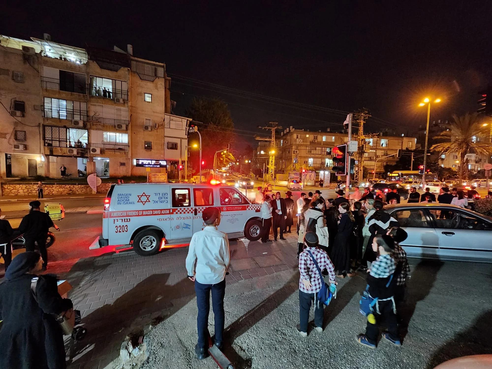Bus driver rams 2 pedestrians in Bnei Brak Bus driver rams 2 pedestrians in Bnei Brak