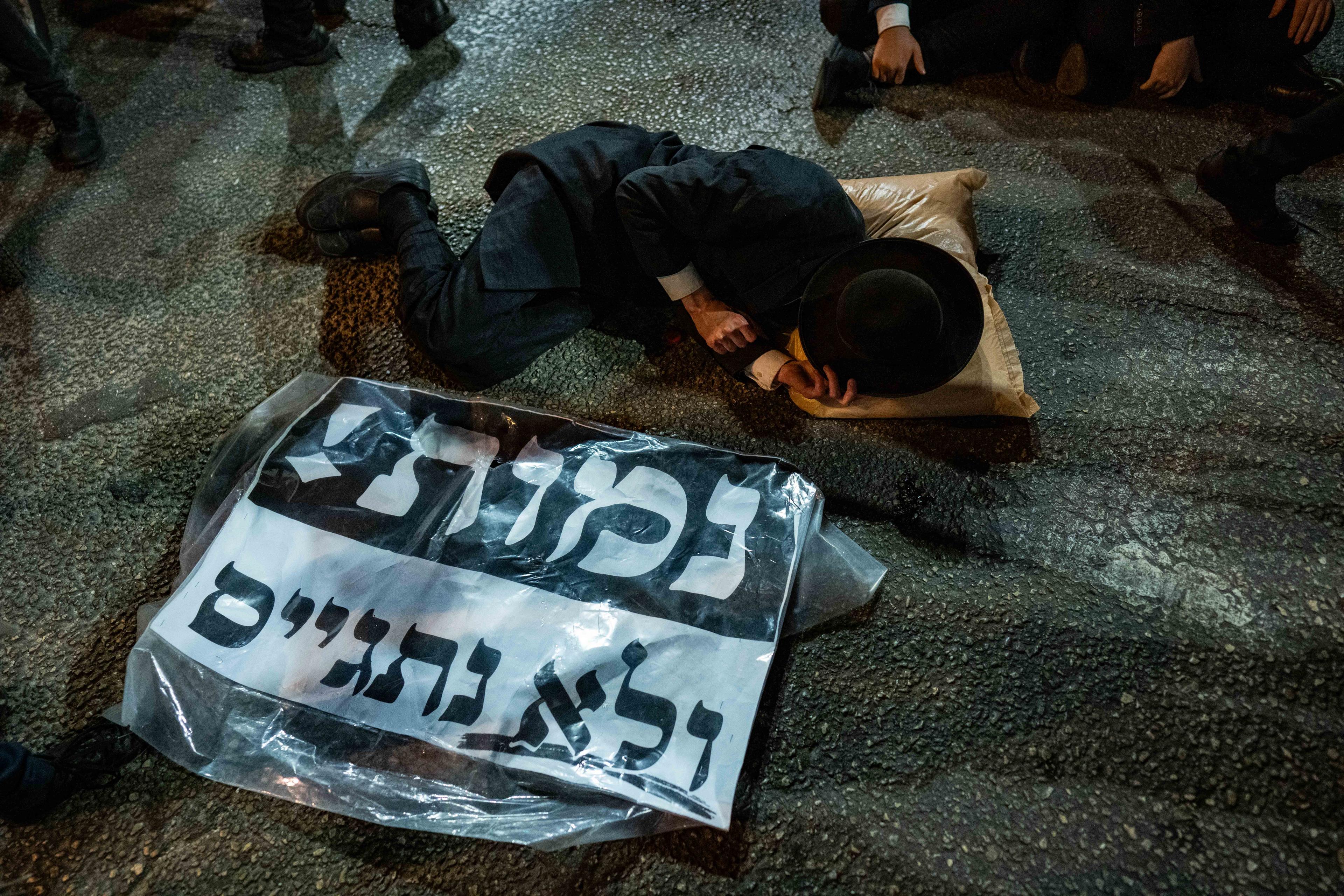 "We will die and not enlist!" Protest against the draft. "We will die and not enlist!" Protest against the draft.