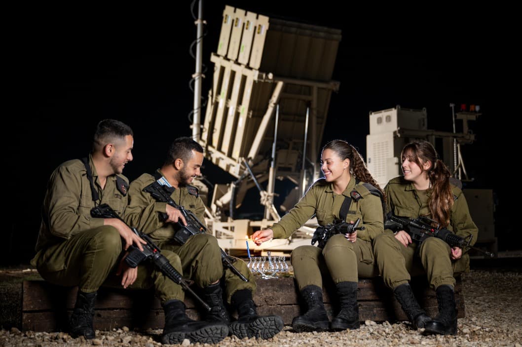 Soldiers of the IDF's anti-air (and anti-missile) force. Soldiers of the IDF's anti-air (and anti-missile) force.