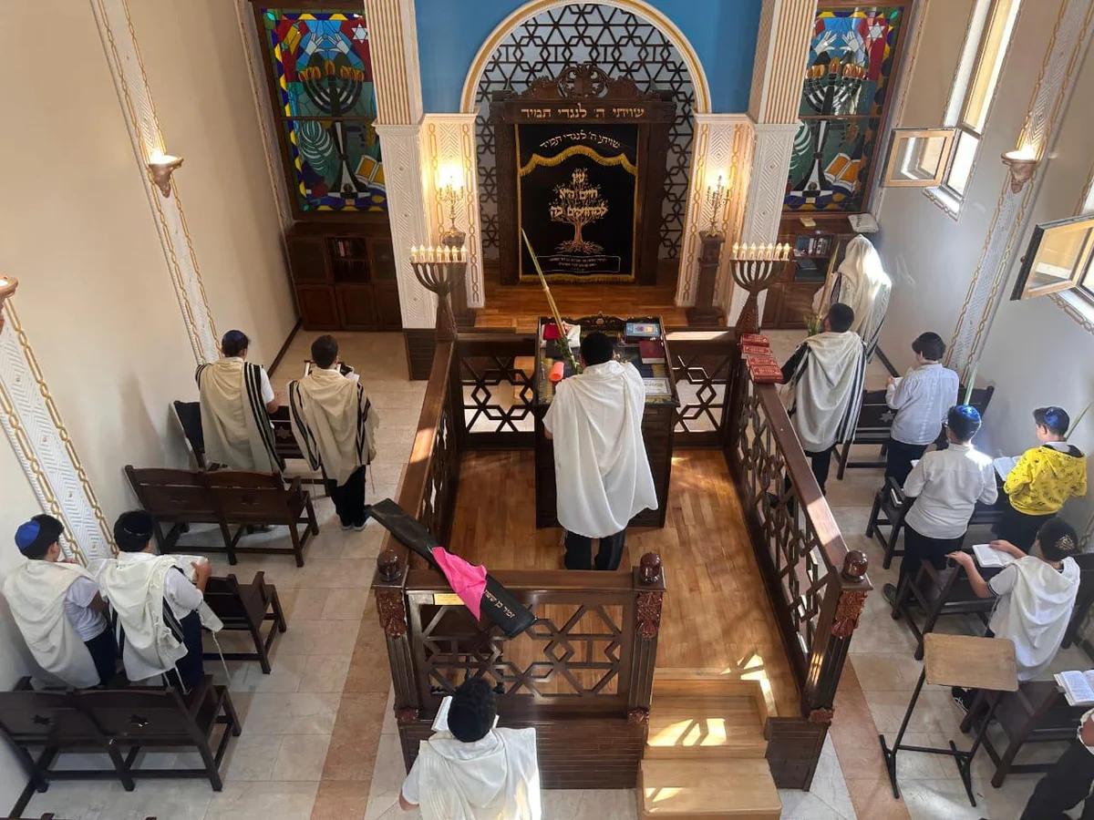 Synagogue leaders in prayer