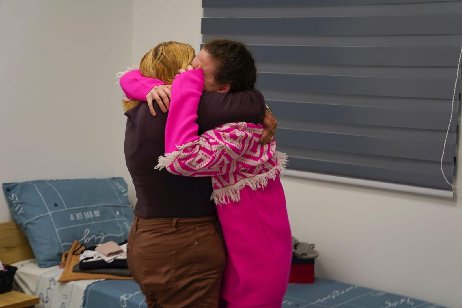 Doron Steinbrecher reunited with her mother Doron Steinbrecher reunited with her mother