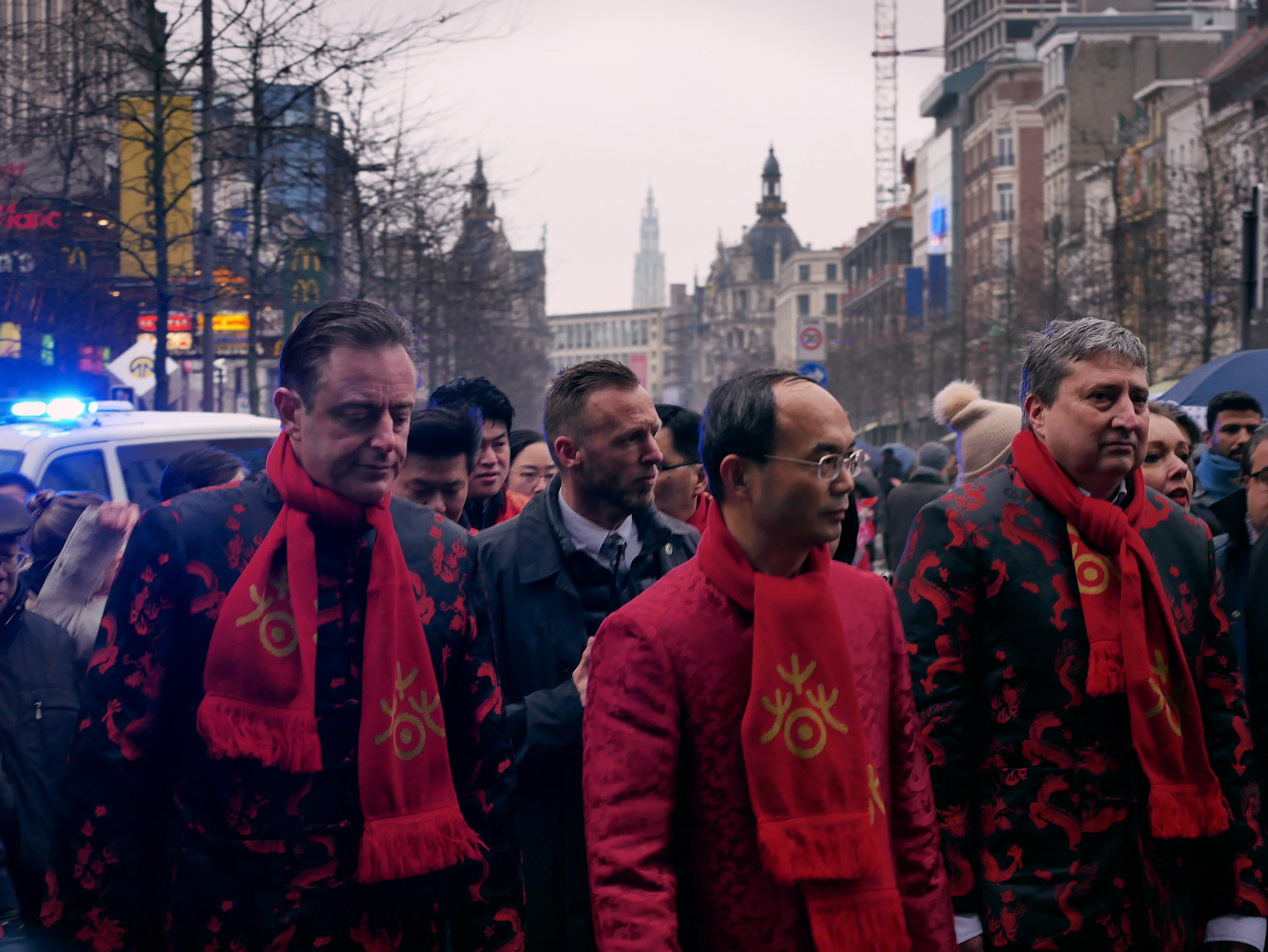 Bart de Wever in center