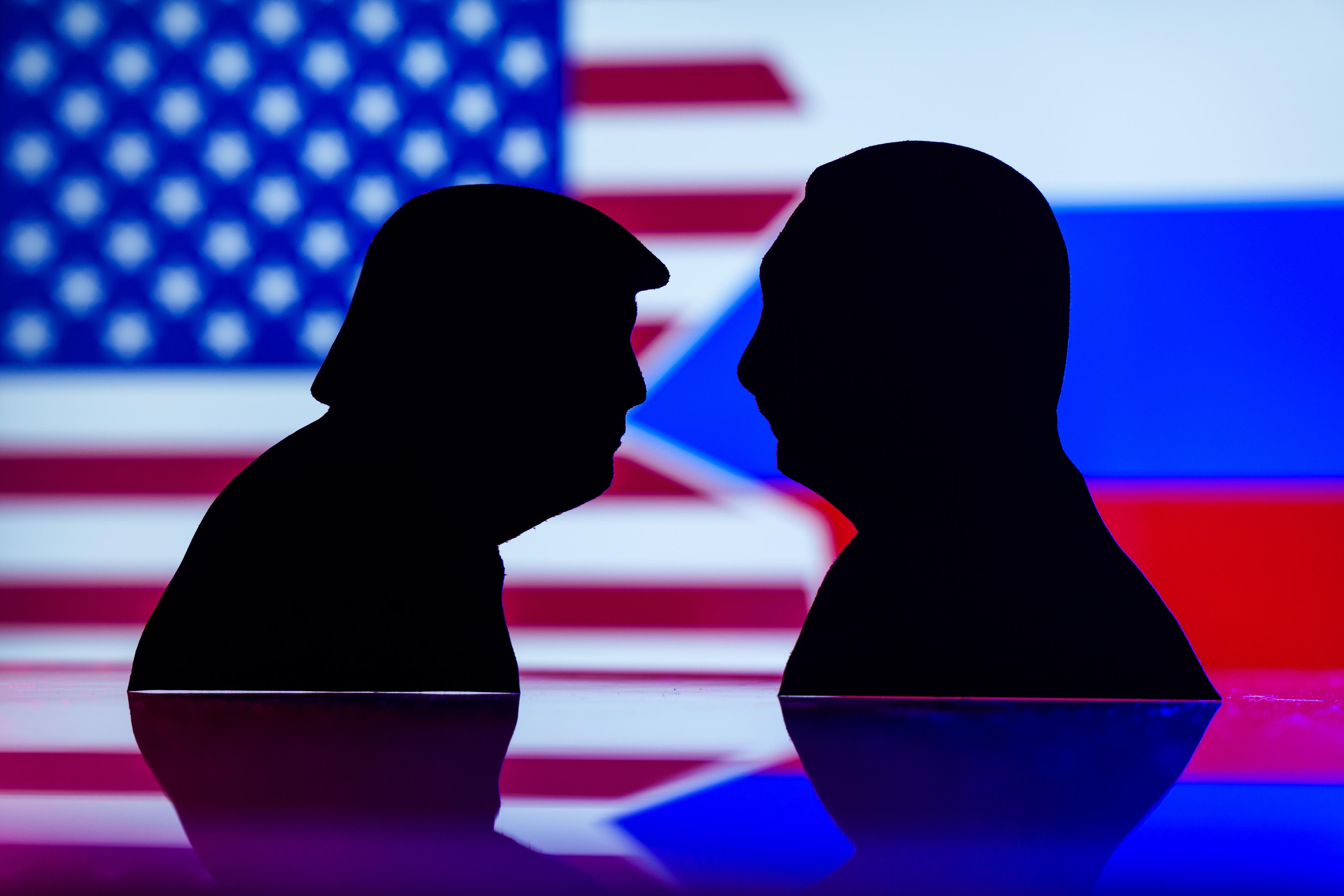 Silhouettes of Donald Trump and Vladimir Putin 
