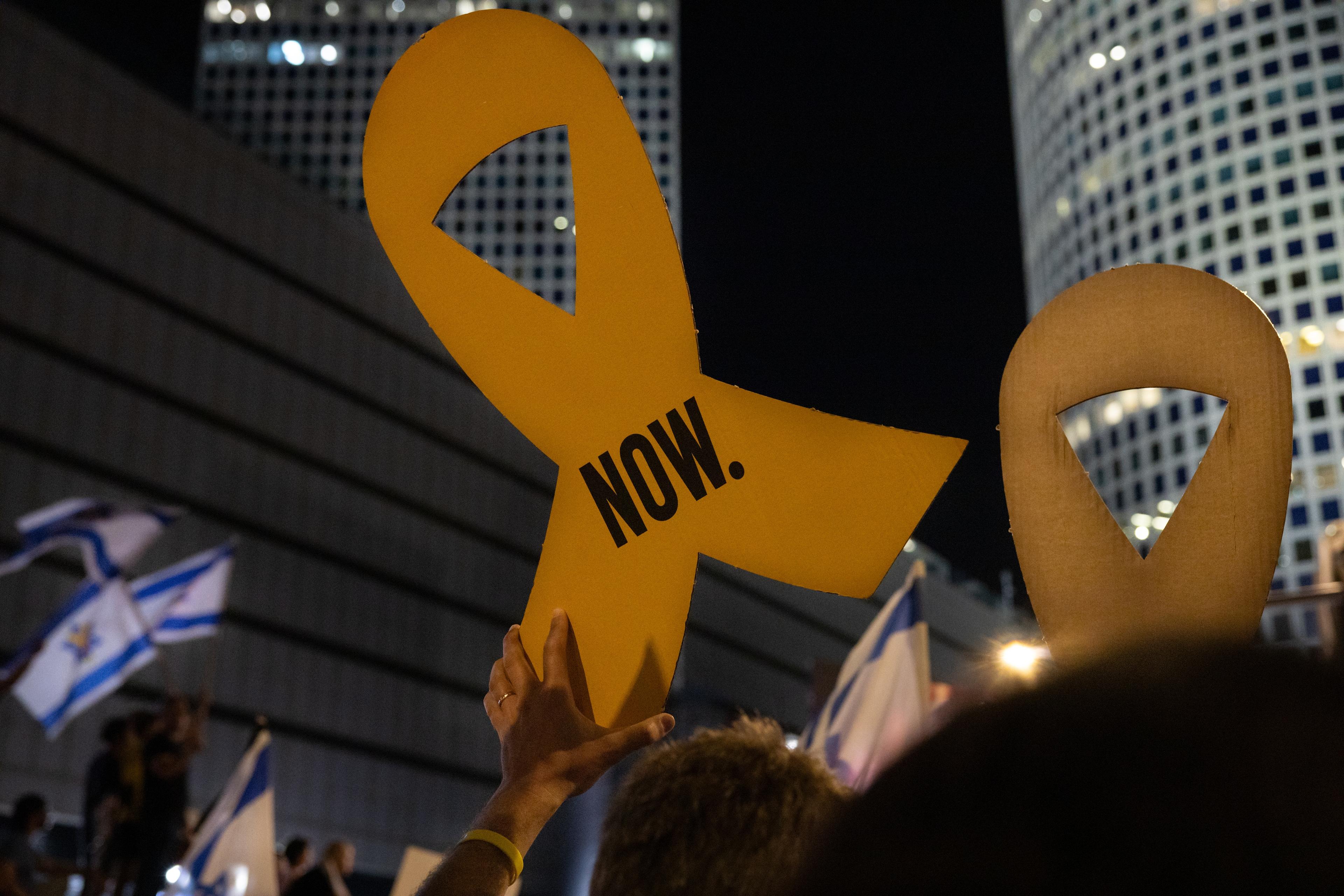People demonstrate for hostage release, Tel Aviv