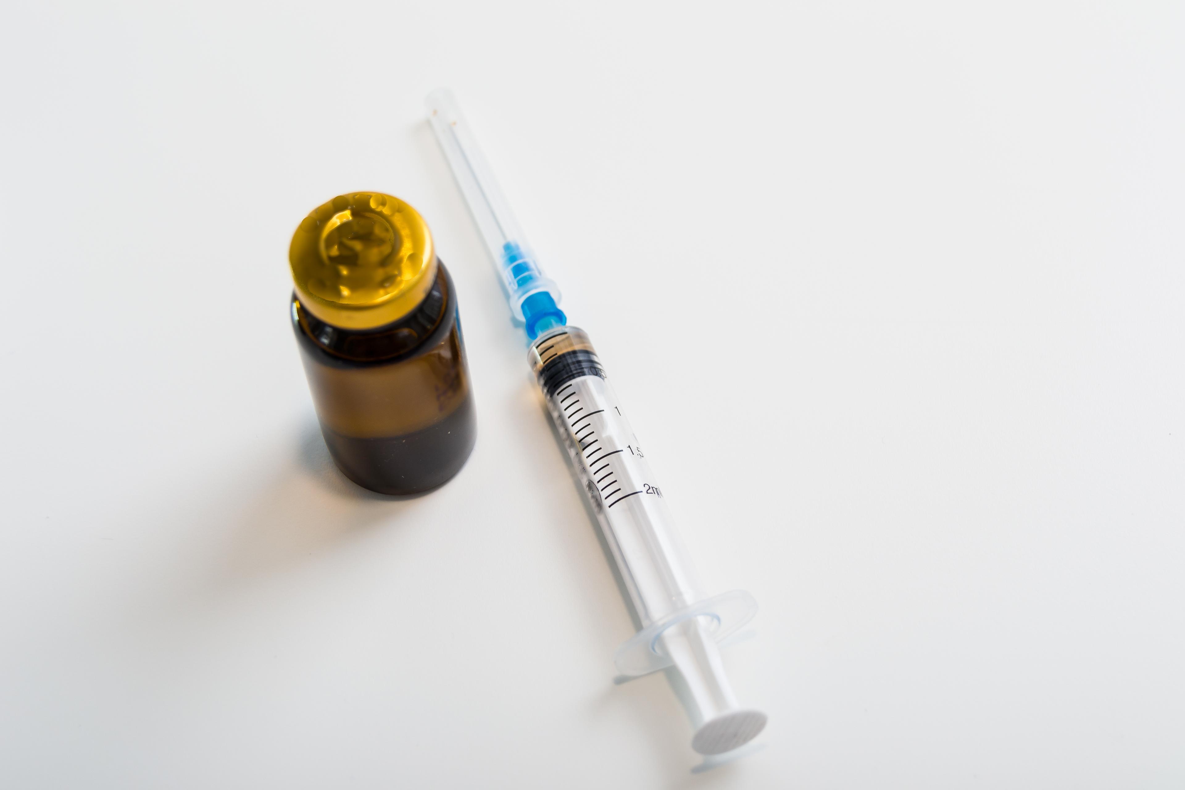 Vial with fluid drug and syringe