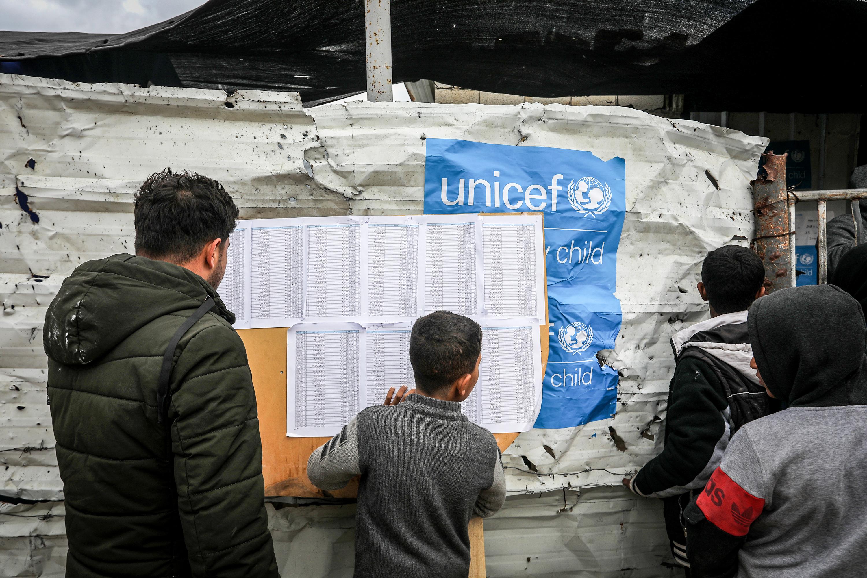 Palestinians in Gaza receiving aid.