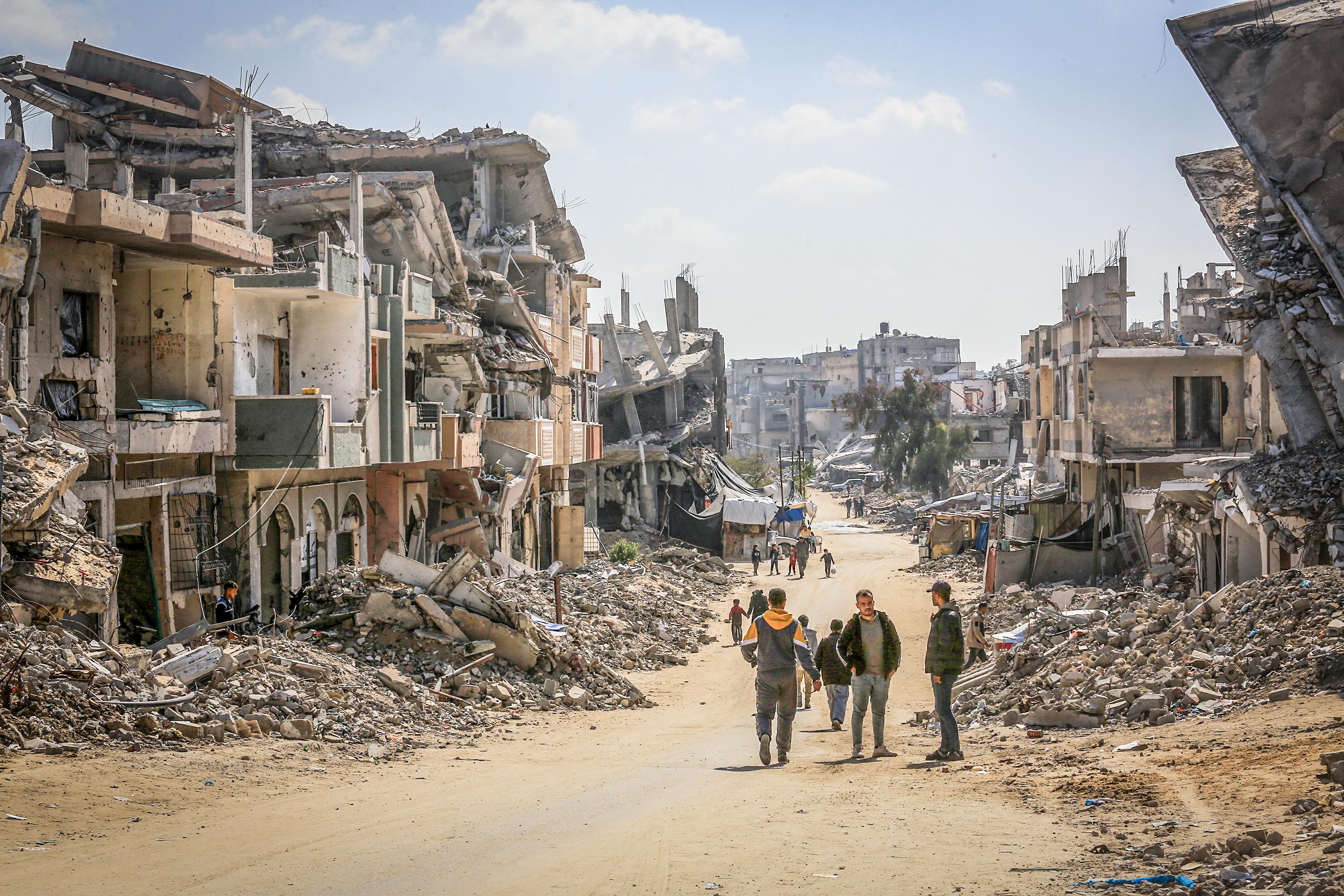 Gazans in Khan Yunis.