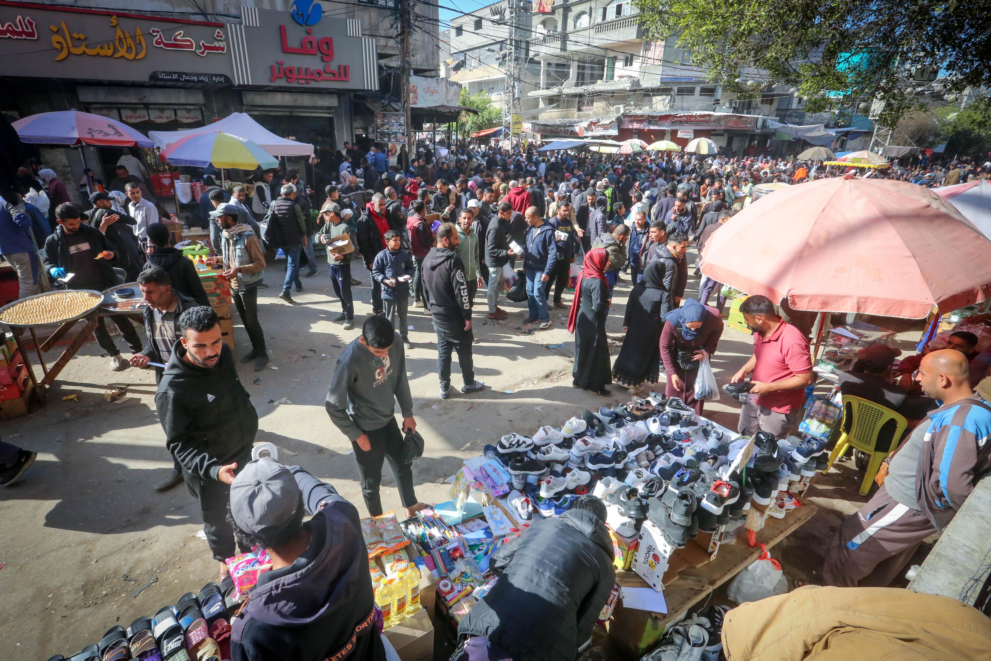 Bustling market in Gaza Bustling market in Gaza