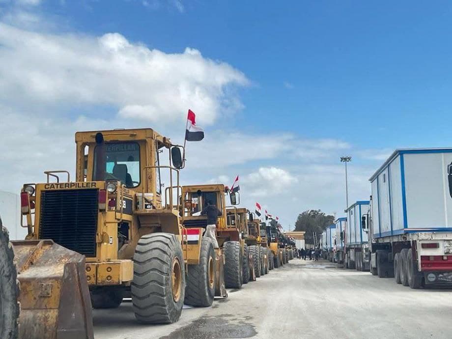 Heavy equipment and caravans. Heavy equipment and caravans.