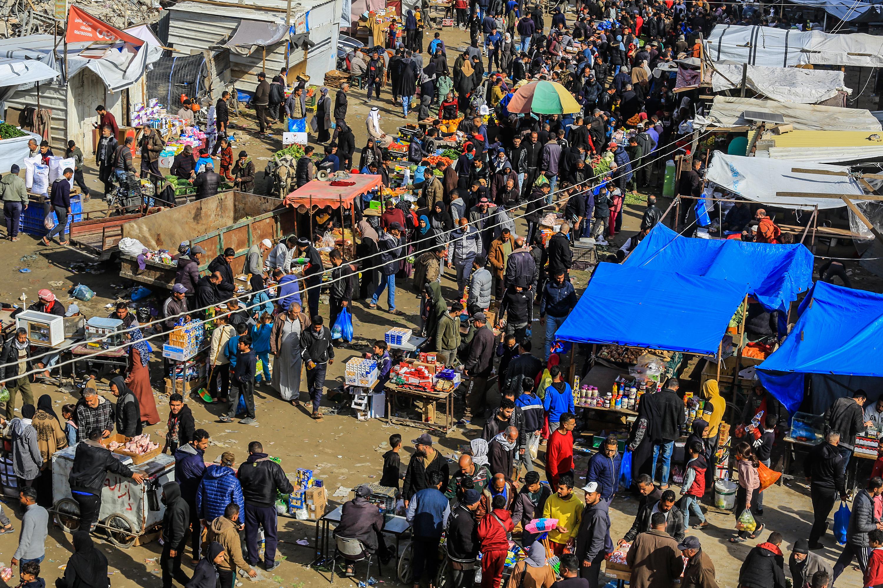 Bustling markets in Gaza