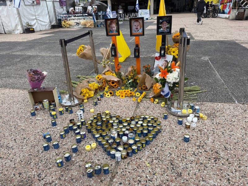 Memorial to the murdered Bibas family
