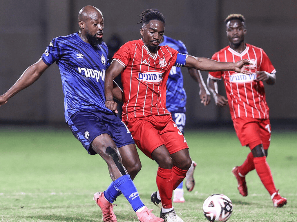 Bnei Sakhnin playing in red uniforms
