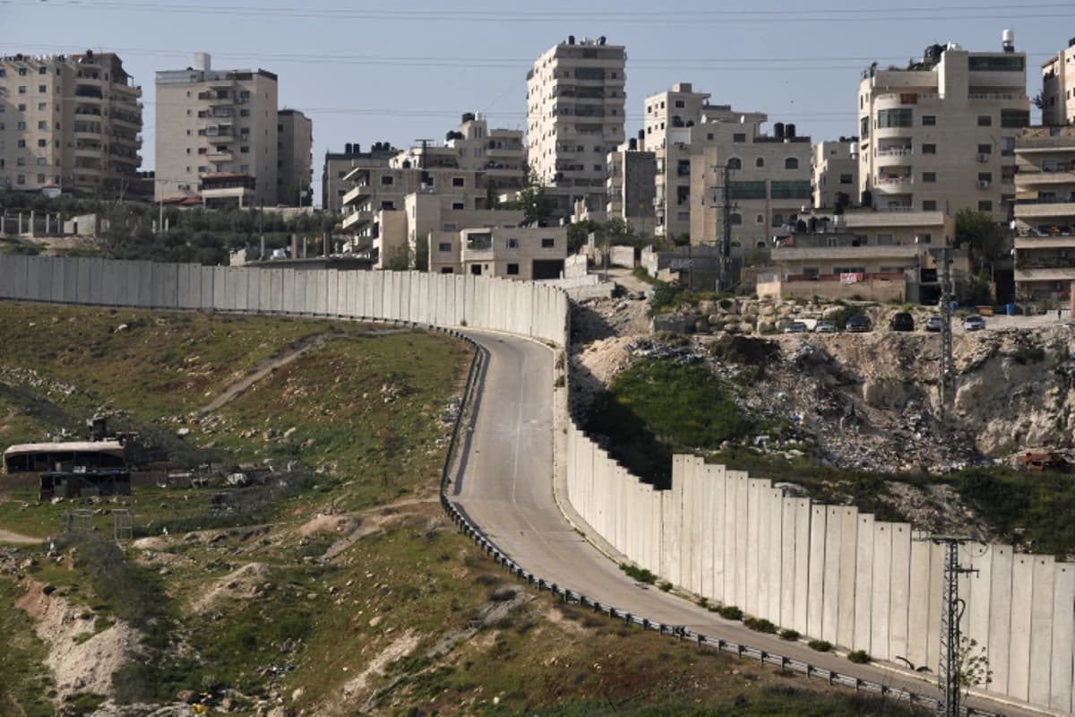 Shuafat refugee camp near French Hill