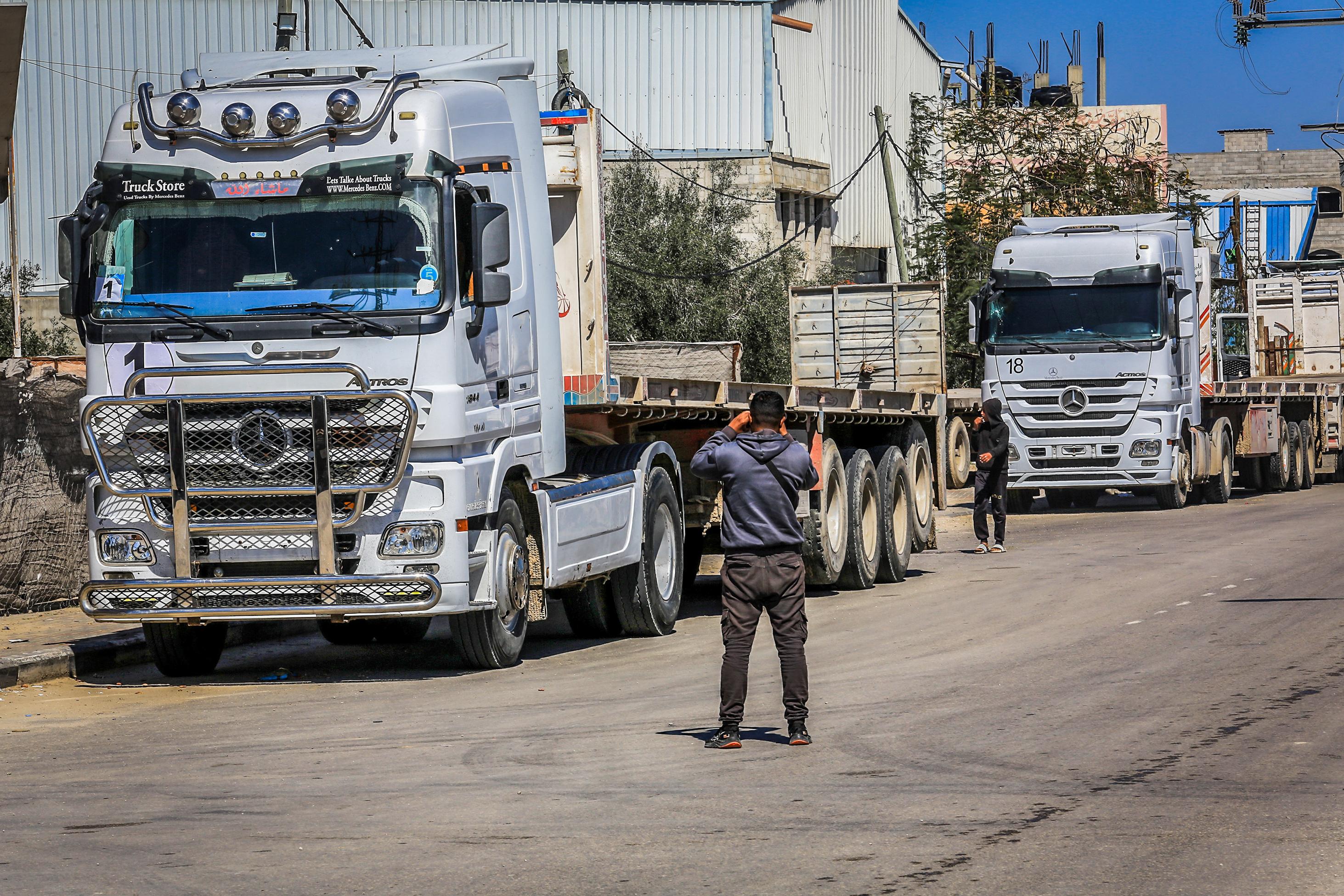 Humanitarian aid waiting near Kerem Shalom crossing.
