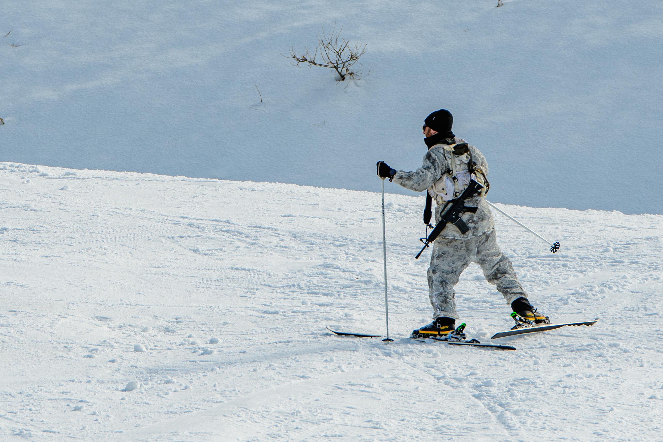 An Israeli soldier from the Alpinist Unit skiing 