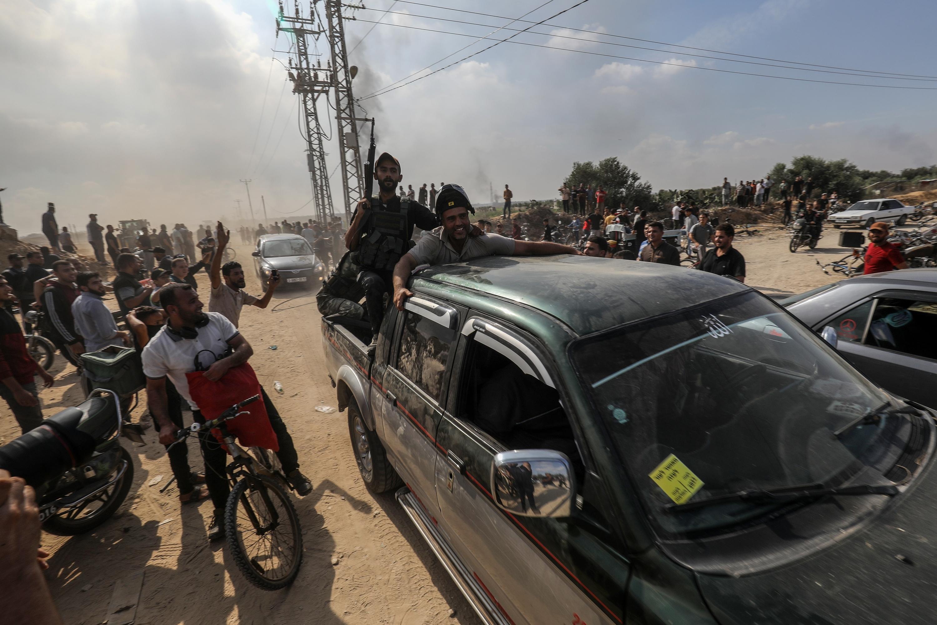 Palestinians storm Israeli territory, east of the city of Khan Yunis, south of the Gaza Strip, October 7, 2023.